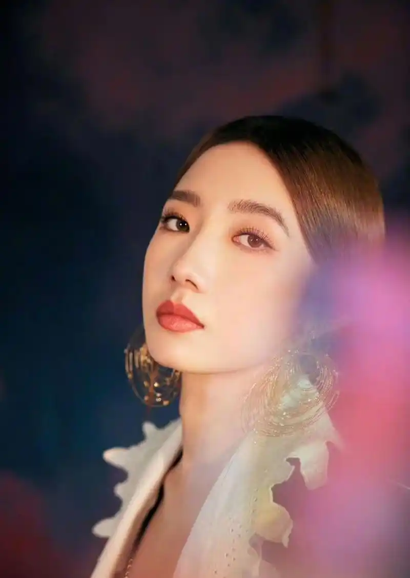 并称孟美岐不是第三者,前女友和孟美岐都被骗了.