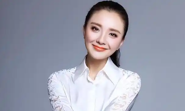 蔡远航年龄(45岁孙茜来三亚过年!