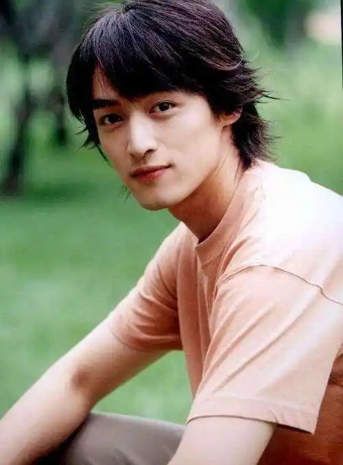 胡歌和薛佳凝分手14年:她遁入空门,他官宣结婚生女