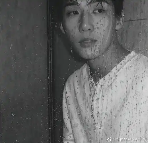 王安宇金发背头#王安宇超话    感觉他很适合电影,港风日系破碎感