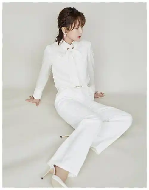 杨紫身材微丰礼裙下绽放魅力颜值依旧清纯如昔