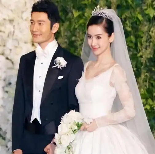 然而,黄晓明却为杨颖举办了一场宏大的结婚典礼.