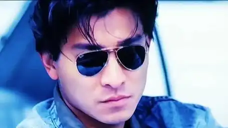 《忘情水》是刘德华的经典之作,这首歌以其深情的旋律和动人的歌词