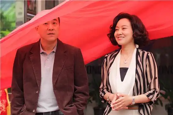 《亲爱的》闫妮何冰飚戏 碰撞"喜剧的忧伤"_娱情速递_温州网