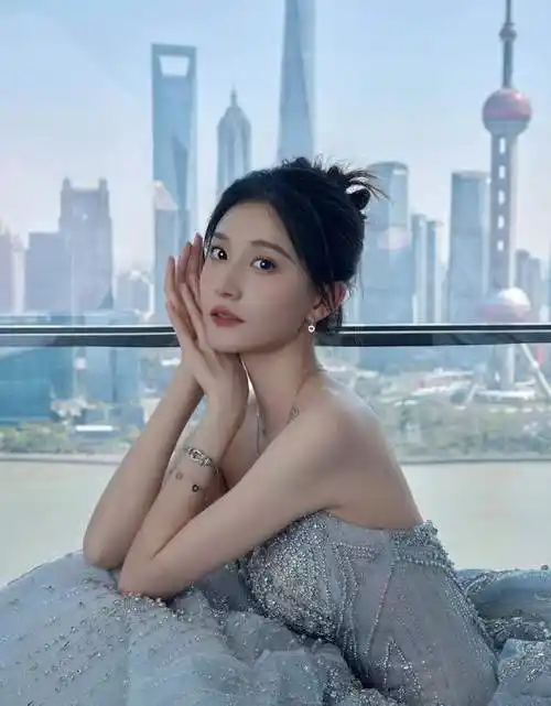 还是孙杨会娶老婆,张豆豆68穿抹胸裙美如天仙,长得比明星还漂亮