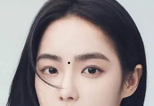 眉心有美人痣人的命运眉心有痣面相算命