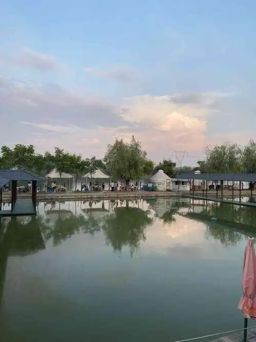 非常有氛围超级差异在武汉竟然有这么大院子这么棒的