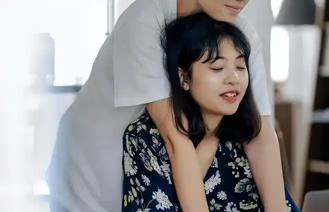 纪实妻子瞒着丈夫接客被丈夫抓到妻子怒斥别妨碍我干活