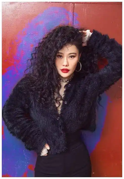 "叫袁娅维的爆炸头,就算是神仙姐姐,也不一定好看_袁绍维_发型_头发