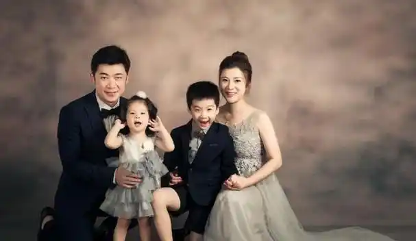 知名演员曹征:戏里大坏蛋,戏外是犬系老公,一双儿女可爱又漂亮