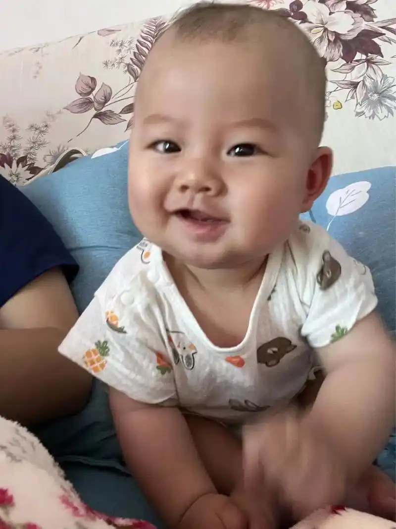 宝宝孙孙六个月了,#每一张照片都是满满的回忆 #小小男子汉在 - 抖音