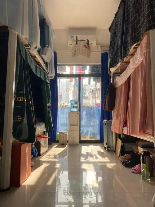 好怀念干净敞亮的寝室