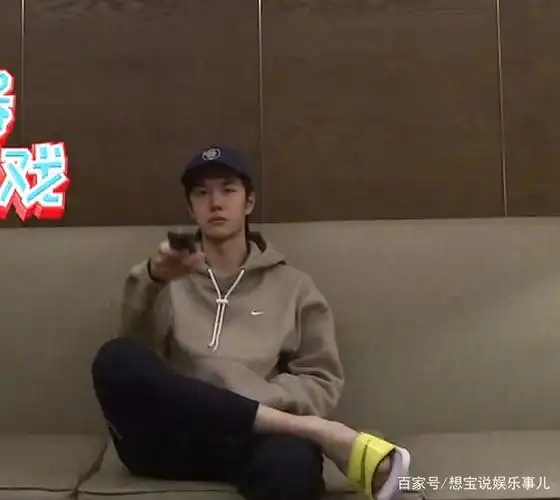 太疯狂!王一博《天天》穿的拖鞋卖断货,脚丫却意外抢镜