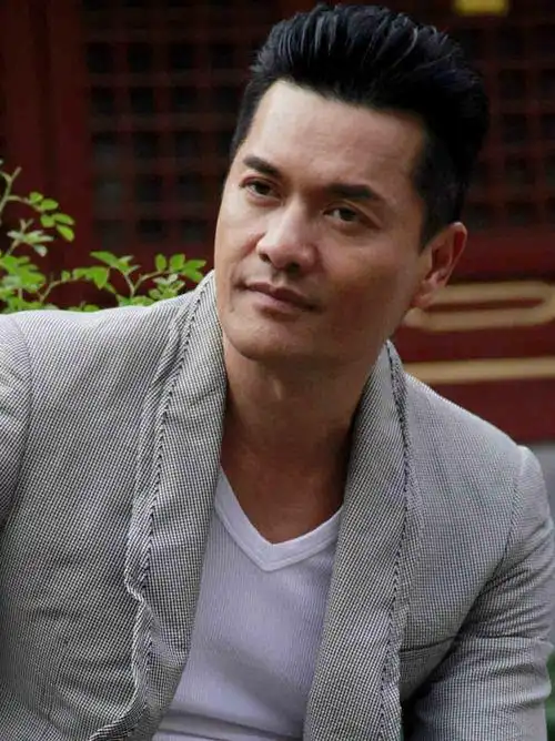 p>吕良伟(raylui),1955年12月22日生于越南,20世纪60年代从越南迁居