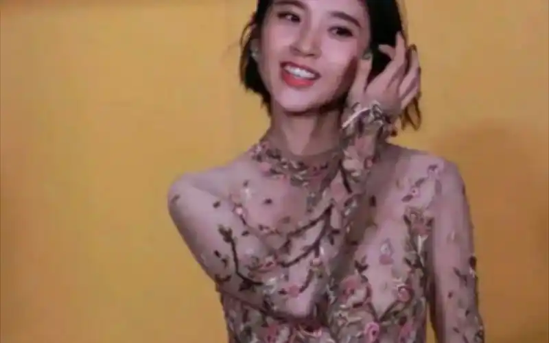 【每日一星】性感 唐艺昕