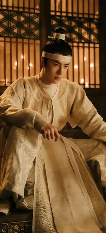 还是能撑得起古装的.