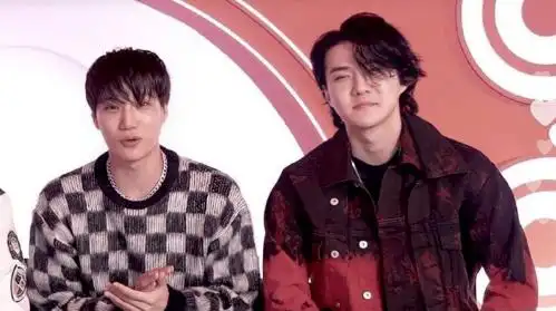 组图胖了吴世勋近照引热议留偏分中长发身材圆润不少