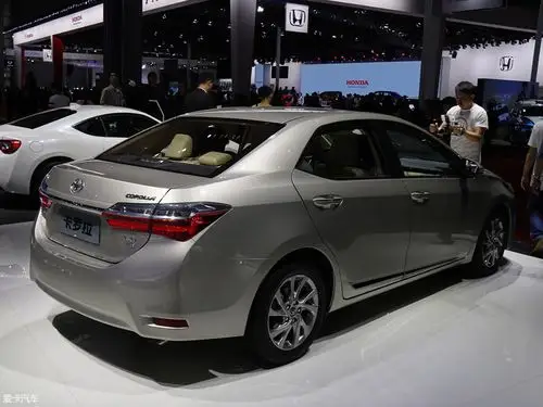 4月18日,一汽丰田新款卡罗拉发售,该车作为中期改款车型,国产新款