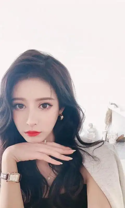 抖音网红御姐性感知性精致迷人白嫩写真手机壁纸图片