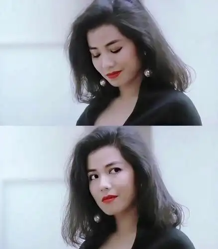 钟楚红的脸型也不是现在人最喜欢的鹅蛋脸,瓜子脸,她是稍微有点大的方