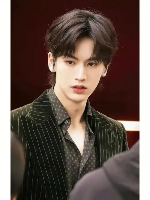 张凌赫霸总既视感