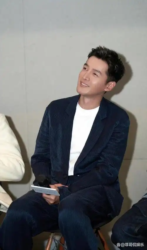 胡歌发文意外披露真情,粉丝感叹:这就是成年人的崩溃吗?