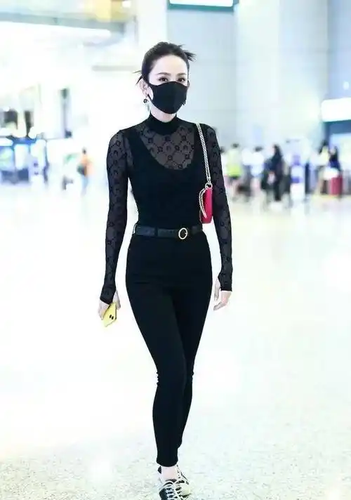 古力娜扎黑色背心 黑色薄纱罩衫黑色紧身裤大秀s曲线,惊艳全场!