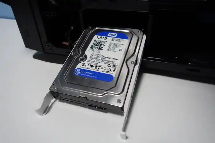 再续静音经典,先马黑洞5魔镜版机箱试玩