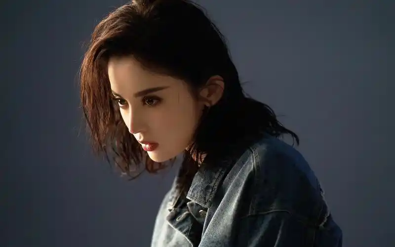 古力娜扎湿发性感高清桌面壁纸