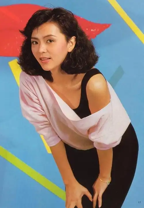 回顾和周润发相恋5年的她63岁含泪公开孩子身份未婚多年育有3子