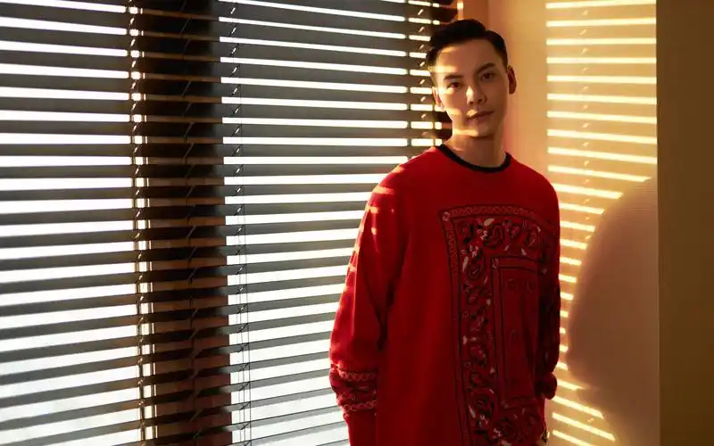 陈伟霆2021春晚后台采访