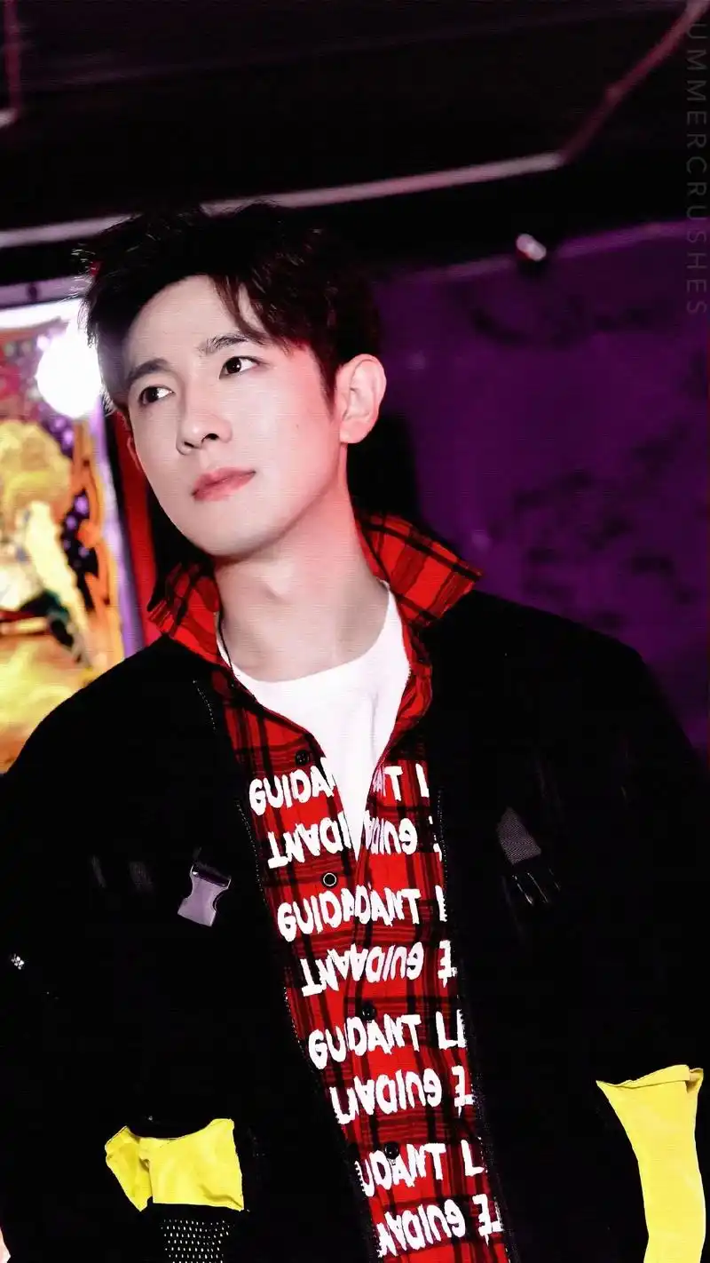 男神男神我的男神呀#季肖冰 #帅气男神 #我的神仙爱豆 #神 - 抖音