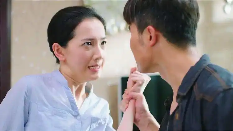 家庭秘密:前妻给富豪当保姆,前夫上门勒索,没想到丢了小命