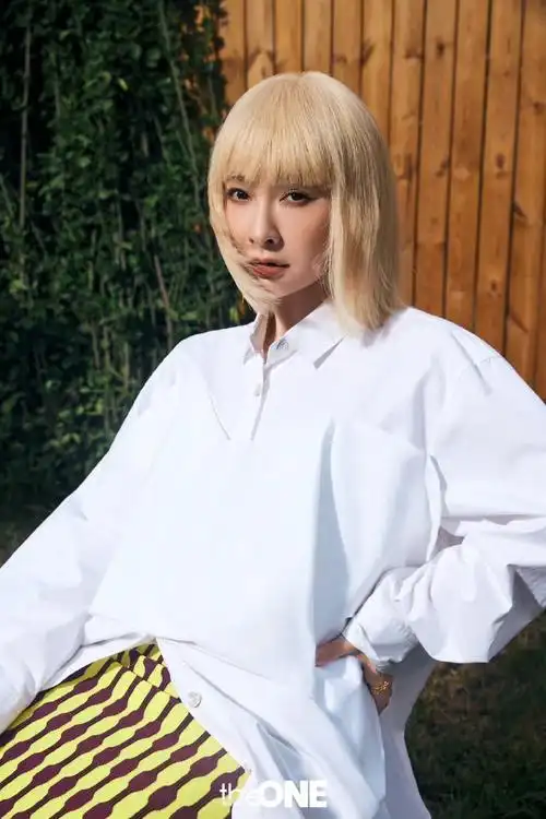 吴昕金色短发造型杂志大片