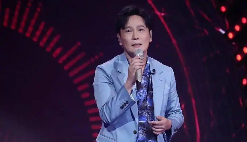 张信哲:唱自己的歌像加班,唱别人的歌才-夜场招聘网