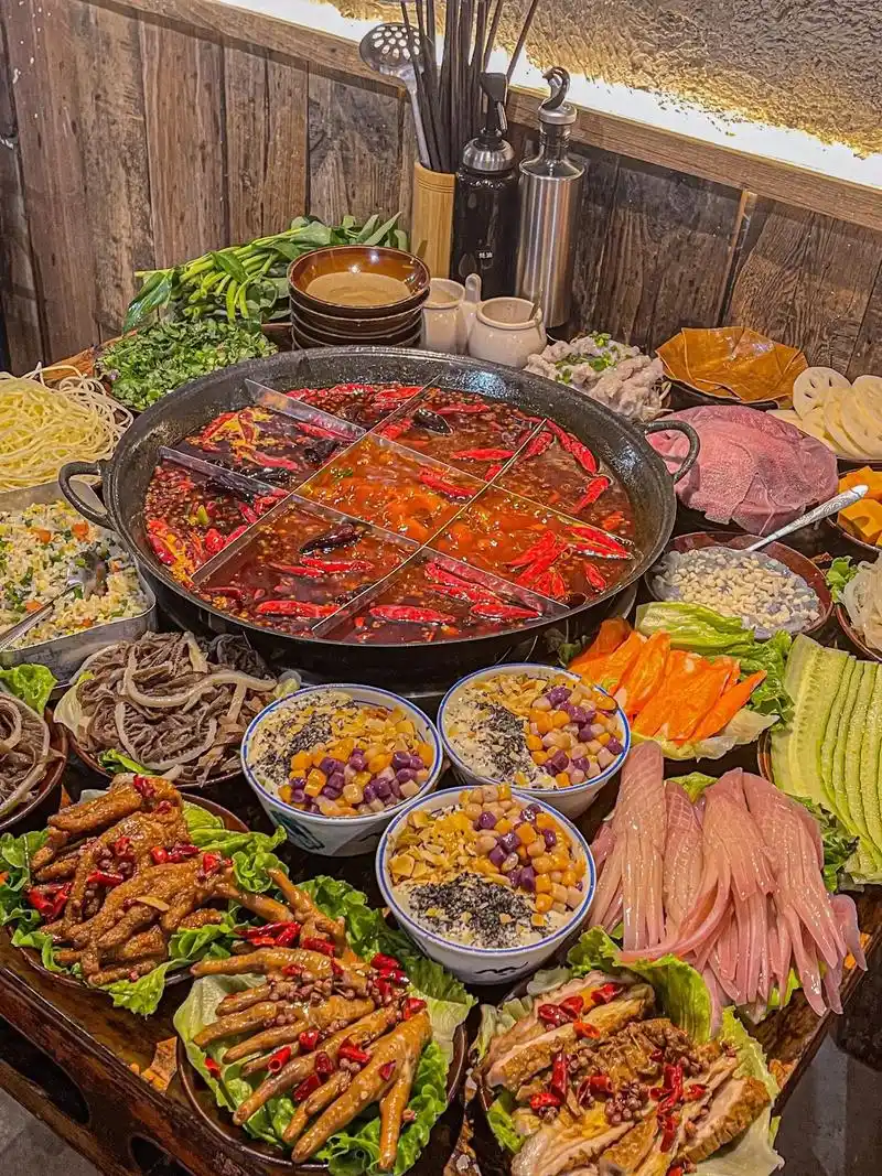 重庆神级别市井火锅破3w人收藏太牛了