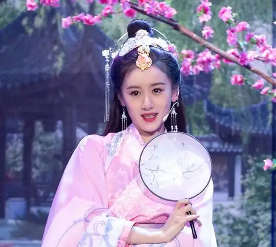 袁冰妍貂蝉造型惊艳众人怼脸照公开却暴露29岁皮肤状态