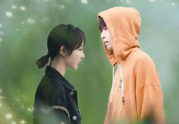 就目前的情况来看,杨紫和张艺兴的绯闻不仅没有平息,反而不小心圈了