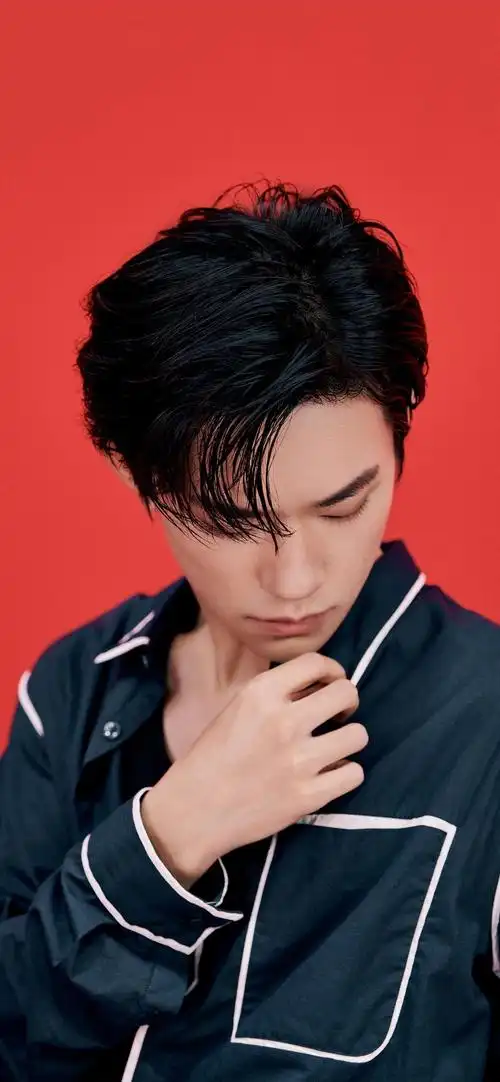 超豪华的手机竖屏壁纸 易烊千玺