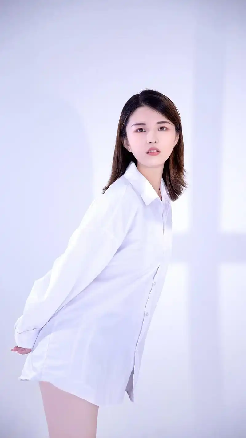 又纯又欲的白色衬衣.#可甜可酷可温柔  #高级感 #肖像摄影 - 抖音