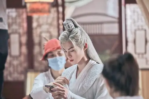 《遇龙》昨晚开播,王鹤棣饰演龙王尉迟龙炎