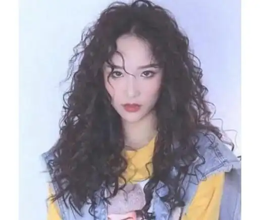 女生中长泡面卷发图片中长泡面卷发这样扎最漂亮_卷发_女生发型大全