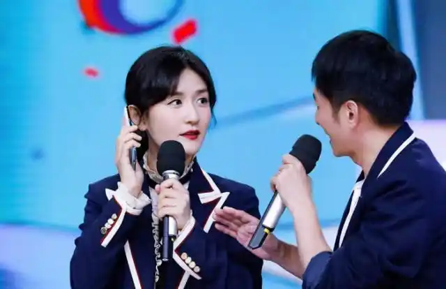 (图片 : 微博)谢娜快乐大本营主持人