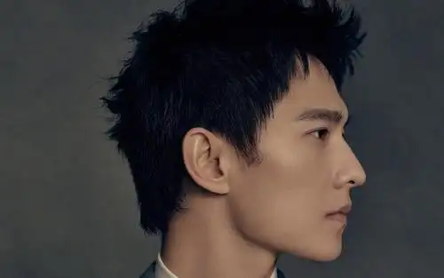 杨洋时装男士四五月合刊封面写真