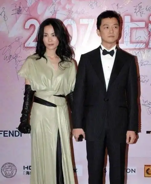 当众力挺金曲奖,三拒合唱邀请的王菲,当年为啥跟谢霆锋分手