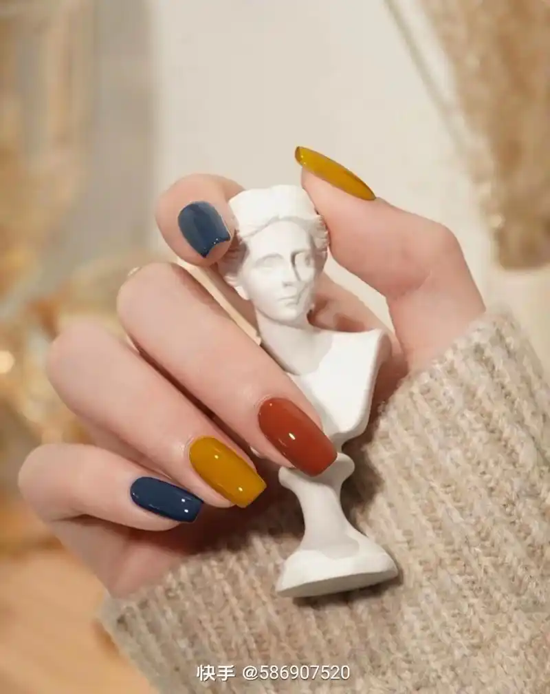 超级好看的纯色跳色美甲