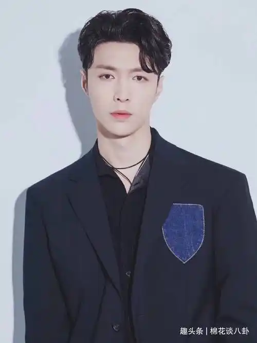 张艺兴凭什么作为艺人代表谈网暴?