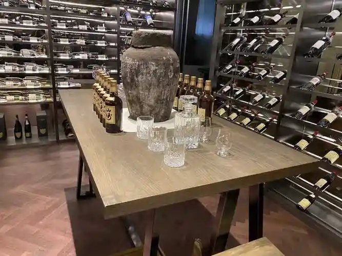 美式山林别墅地下藏酒窖设计如何设计才华丽又实用?迈菲定制为您解答