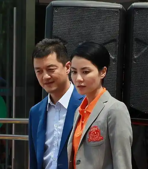 把两位前婆婆当成亲妈,帮助情敌女儿出道,王菲的格局不一般_窦唯_音乐