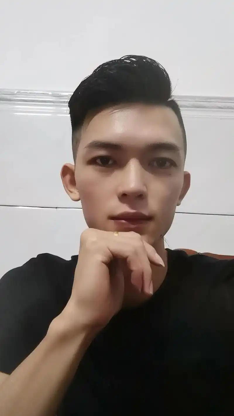 "风凉暗示冬天的味道,热爱能否等待爱降临"#暖男先生 #情感 - 抖音